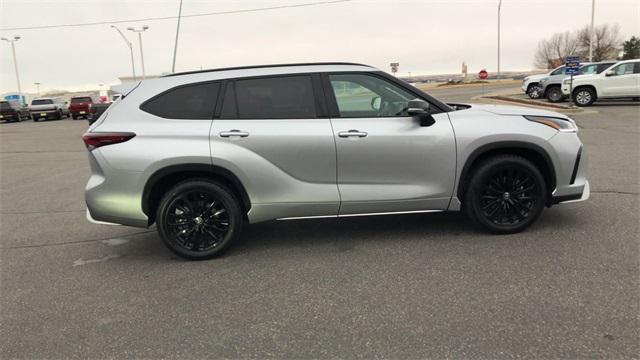 used 2024 Toyota Highlander car, priced at $45,955