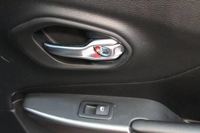 used 2019 Jeep Cherokee car