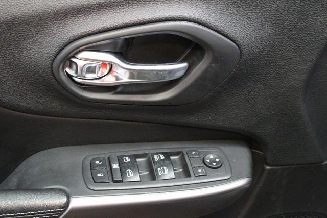 used 2019 Jeep Cherokee car
