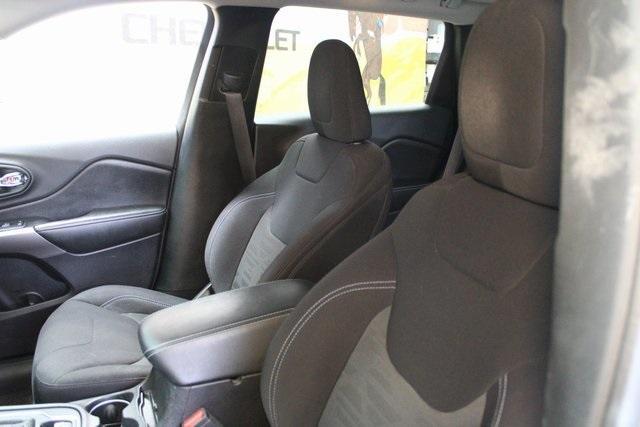 used 2019 Jeep Cherokee car