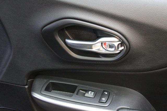 used 2019 Jeep Cherokee car