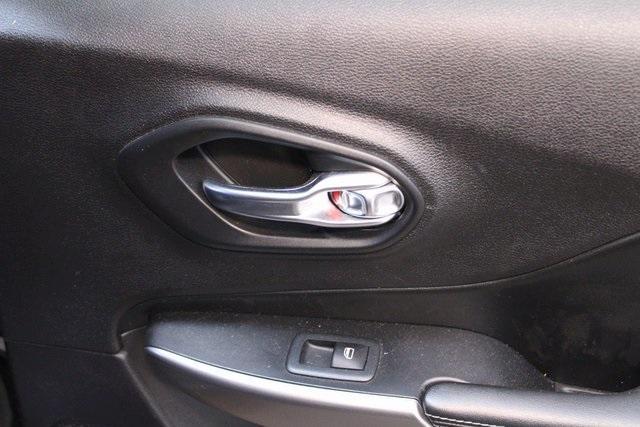 used 2021 Jeep Cherokee car, priced at $18,900