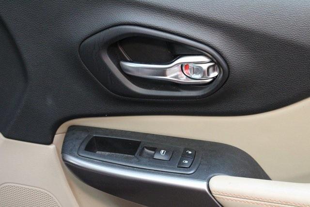 used 2019 Jeep Cherokee car