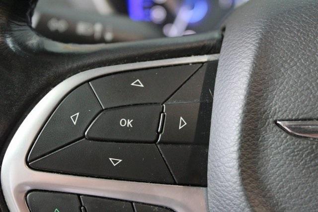 used 2021 Chrysler Pacifica car, priced at $15,500