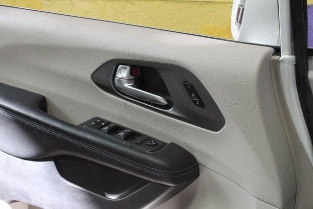 used 2021 Chrysler Pacifica car, priced at $15,500