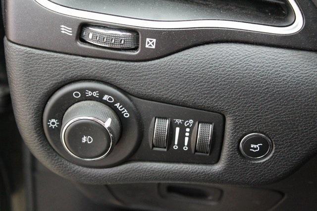 used 2020 Jeep Cherokee car, priced at $22,900