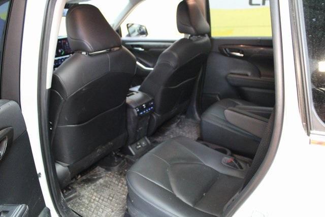 used 2020 Toyota Highlander car, priced at $35,900
