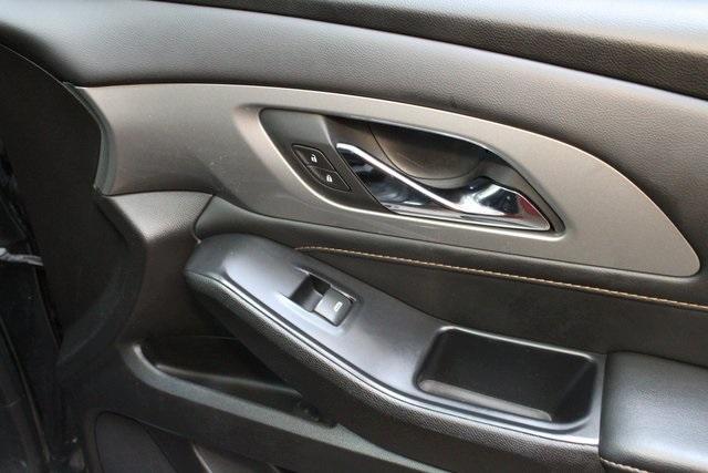 used 2021 Chevrolet Traverse car, priced at $32,900