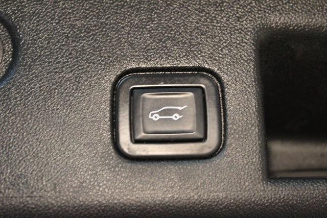 used 2022 Chevrolet Equinox car, priced at $21,300