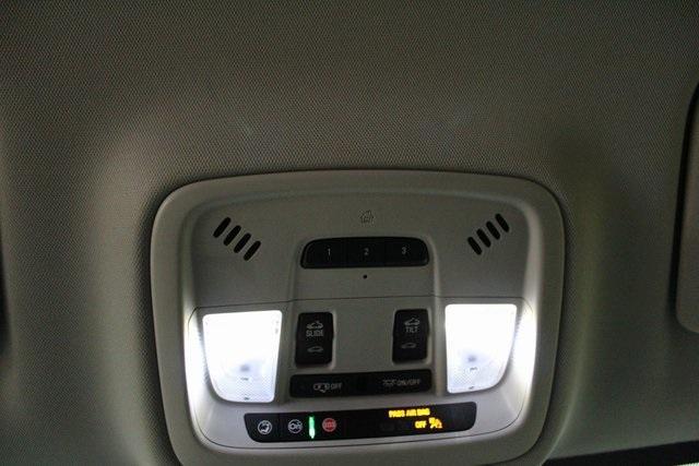 used 2021 Chevrolet Traverse car, priced at $31,900