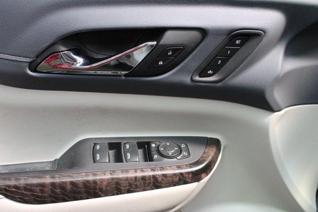 used 2022 GMC Acadia car, priced at $35,900