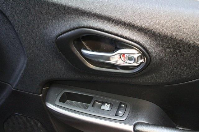 used 2019 Jeep Cherokee car