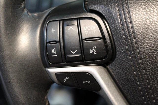 used 2019 Toyota Highlander car, priced at $27,900
