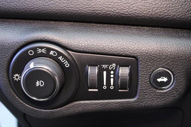 used 2015 Chrysler 200 car, priced at $10,900