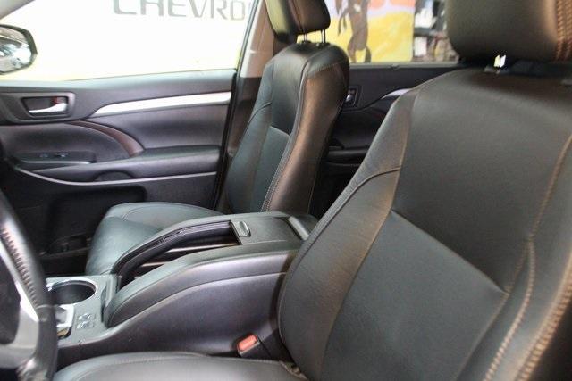 used 2019 Toyota Highlander car, priced at $30,900