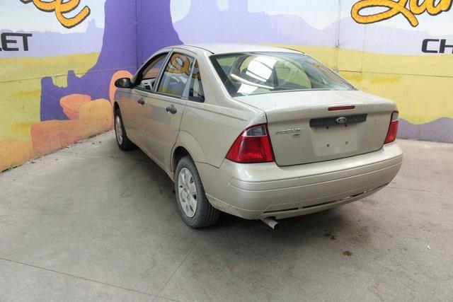 used 2007 Ford Focus car, priced at $2,900