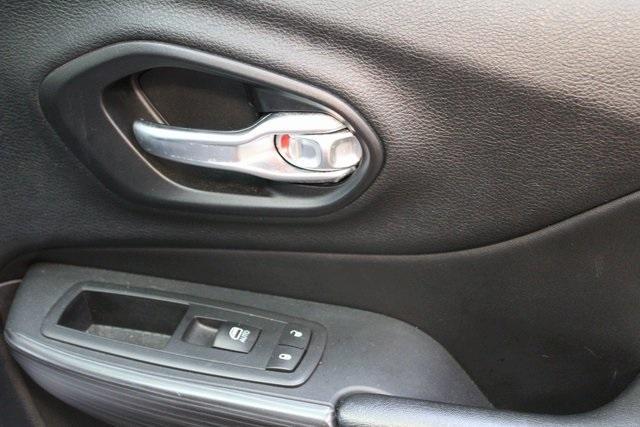 used 2015 Jeep Cherokee car, priced at $15,900