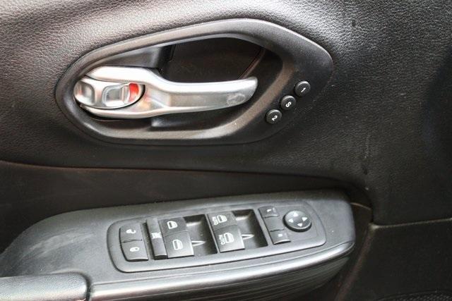used 2015 Jeep Cherokee car, priced at $15,900