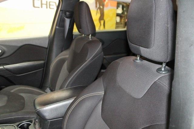 used 2015 Jeep Cherokee car, priced at $12,900