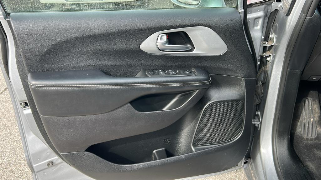 used 2019 Chrysler Pacifica car, priced at $15,995
