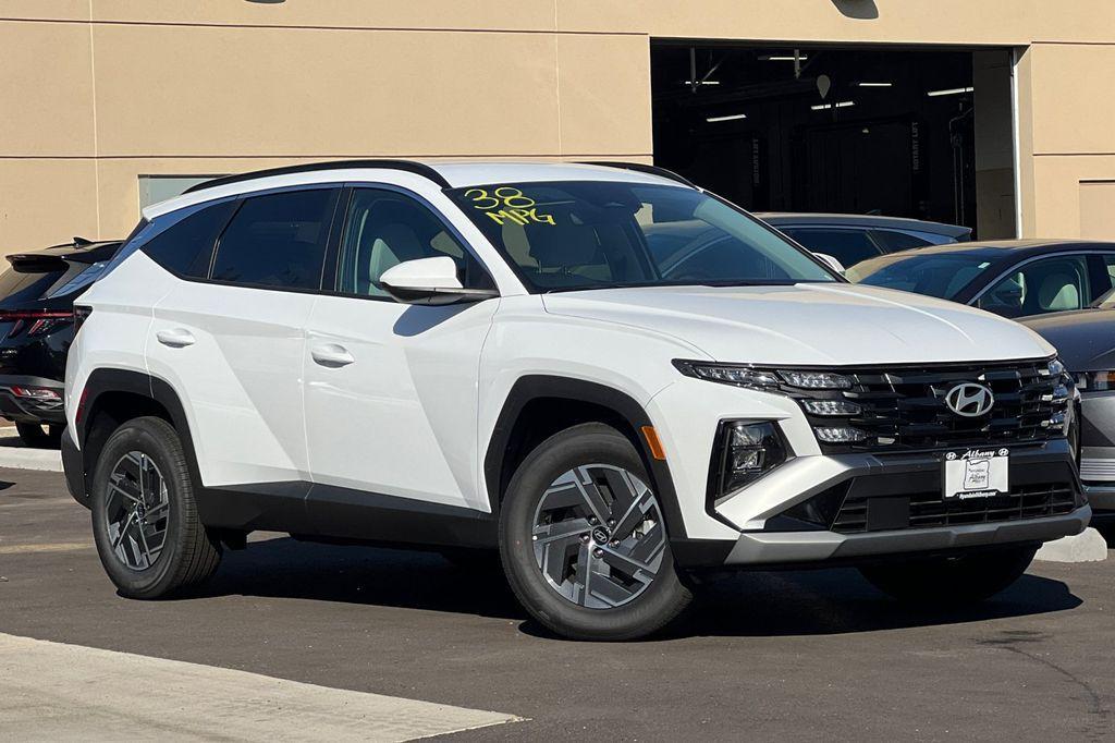 new 2025 Hyundai TUCSON Hybrid car, priced at $33,296