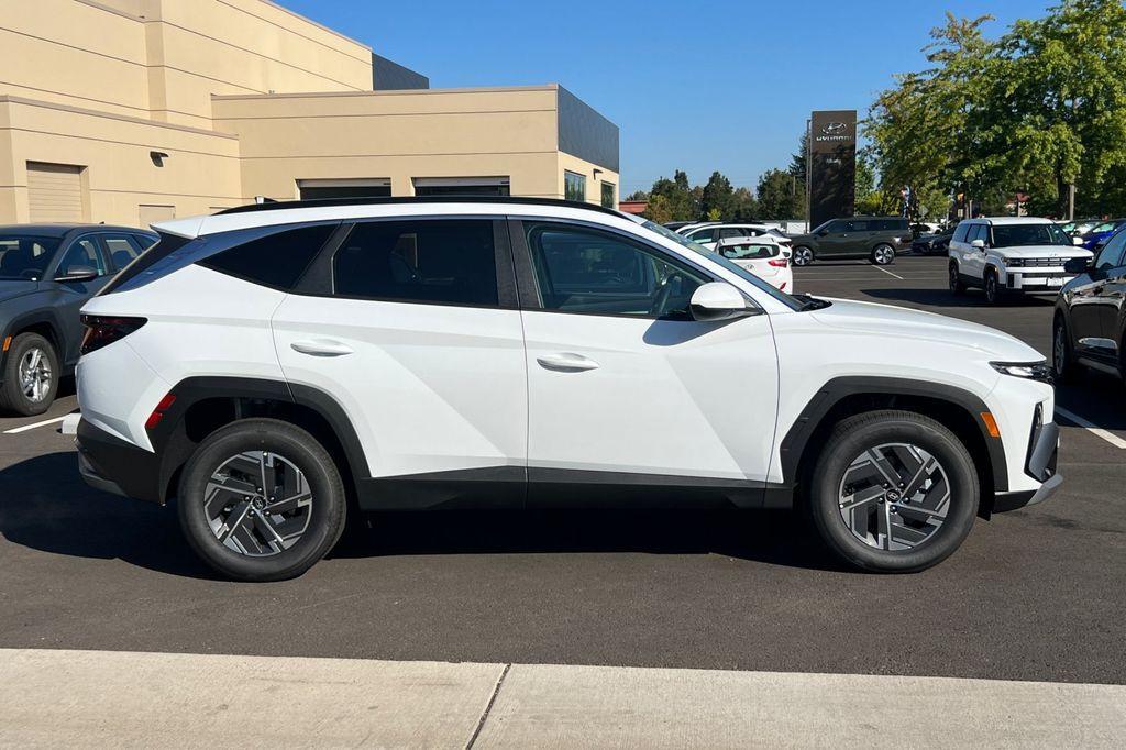 new 2025 Hyundai TUCSON Hybrid car, priced at $33,296