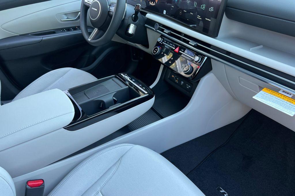 new 2025 Hyundai TUCSON Hybrid car, priced at $33,296