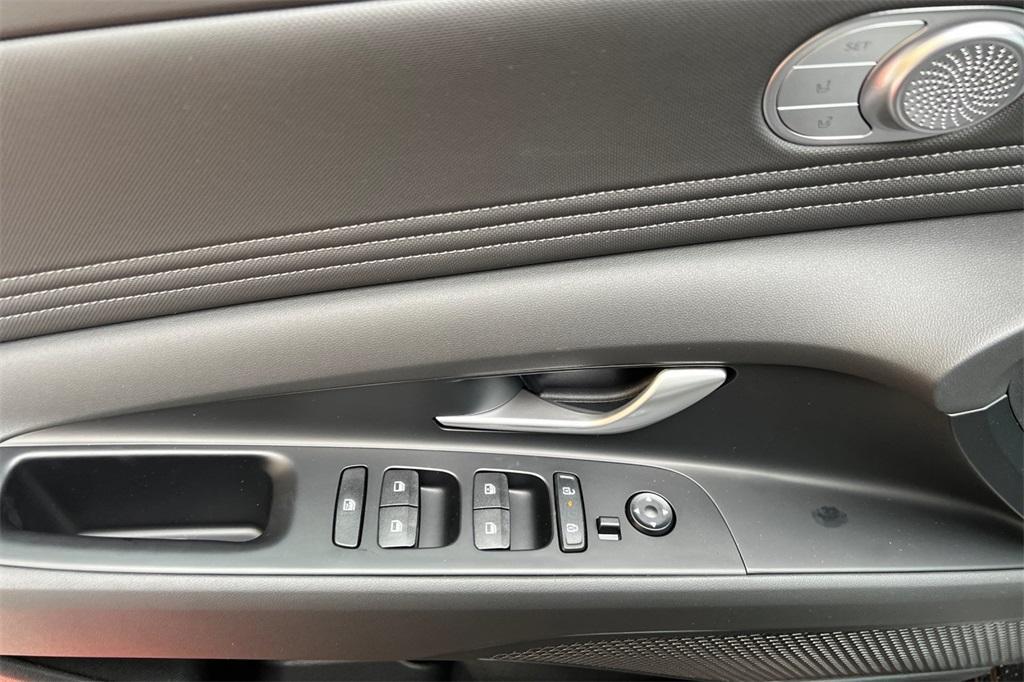 new 2025 Hyundai ELANTRA HEV car, priced at $27,806