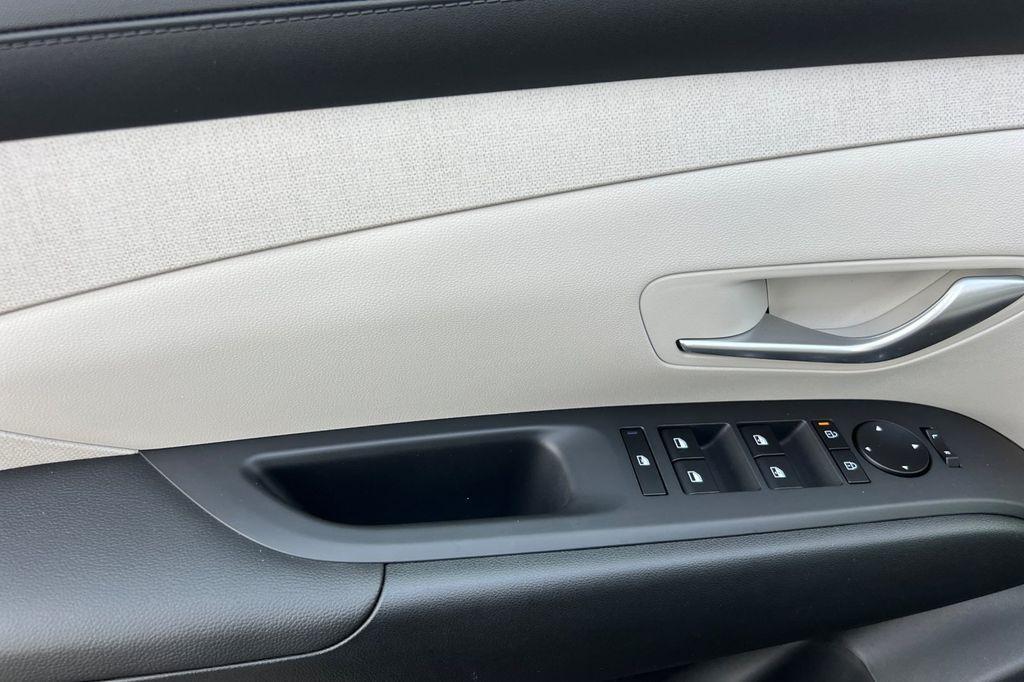 new 2025 Hyundai TUCSON Hybrid car, priced at $34,264