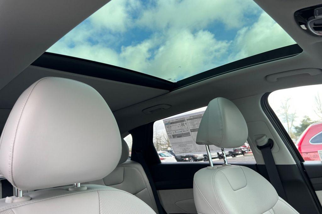 new 2025 Hyundai TUCSON Hybrid car, priced at $34,264