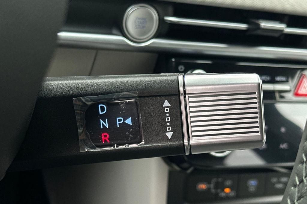 new 2025 Hyundai TUCSON Hybrid car, priced at $40,024