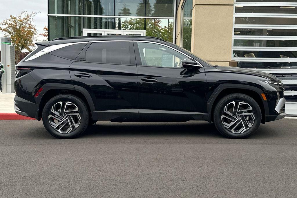 new 2025 Hyundai TUCSON Hybrid car, priced at $40,024