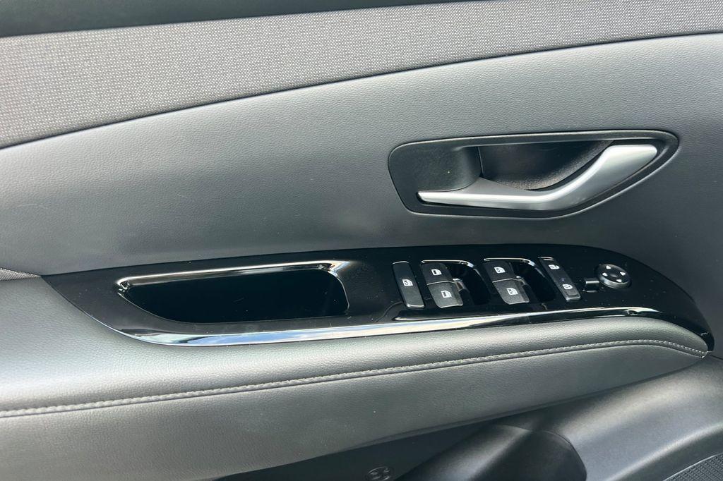 used 2024 Hyundai TUCSON Hybrid car, priced at $34,000