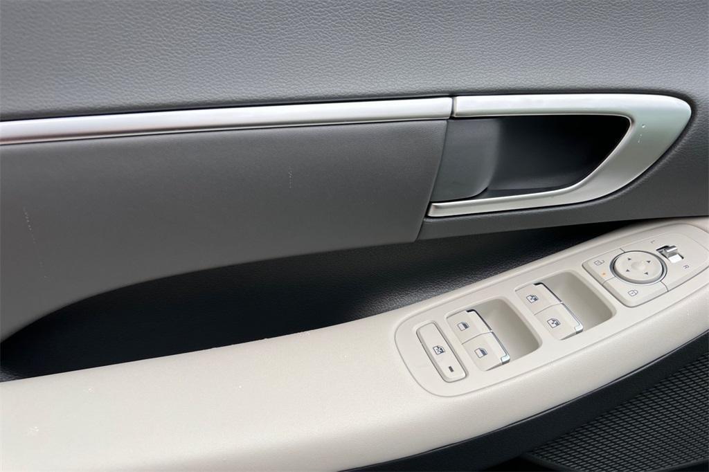new 2025 Hyundai Sonata Hybrid car, priced at $28,739