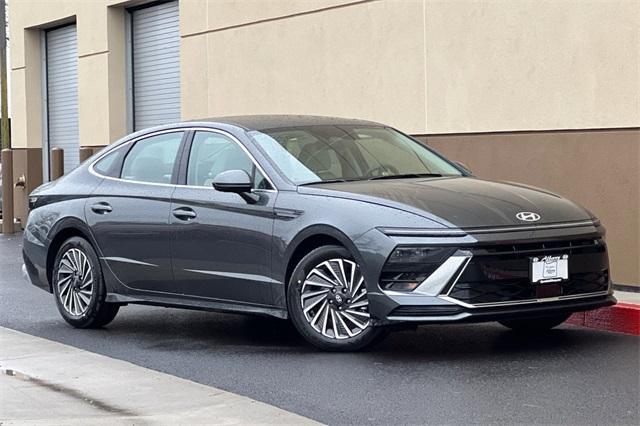 new 2025 Hyundai Sonata Hybrid car, priced at $28,739