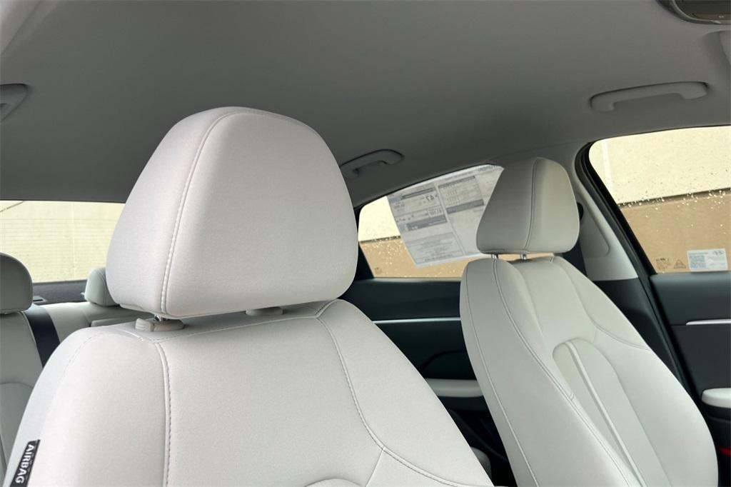 new 2025 Hyundai Sonata Hybrid car, priced at $28,739