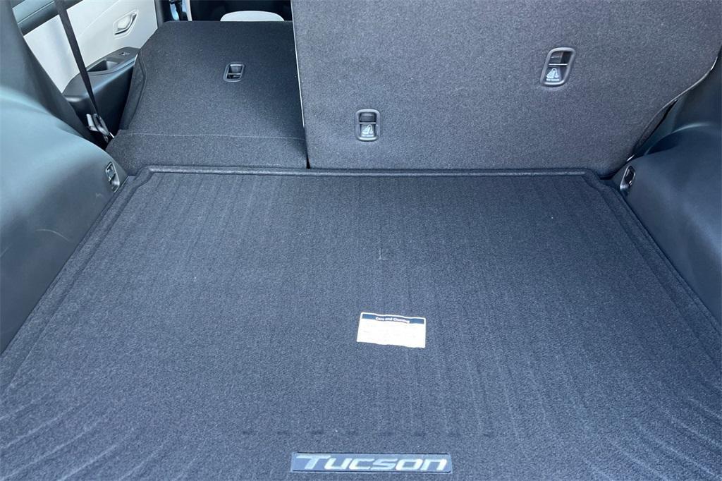 new 2025 Hyundai TUCSON Hybrid car, priced at $34,335