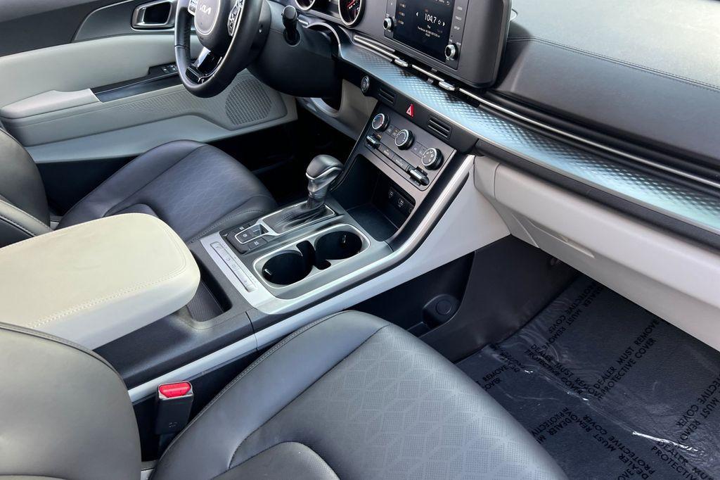 used 2023 Kia Carnival car, priced at $33,500