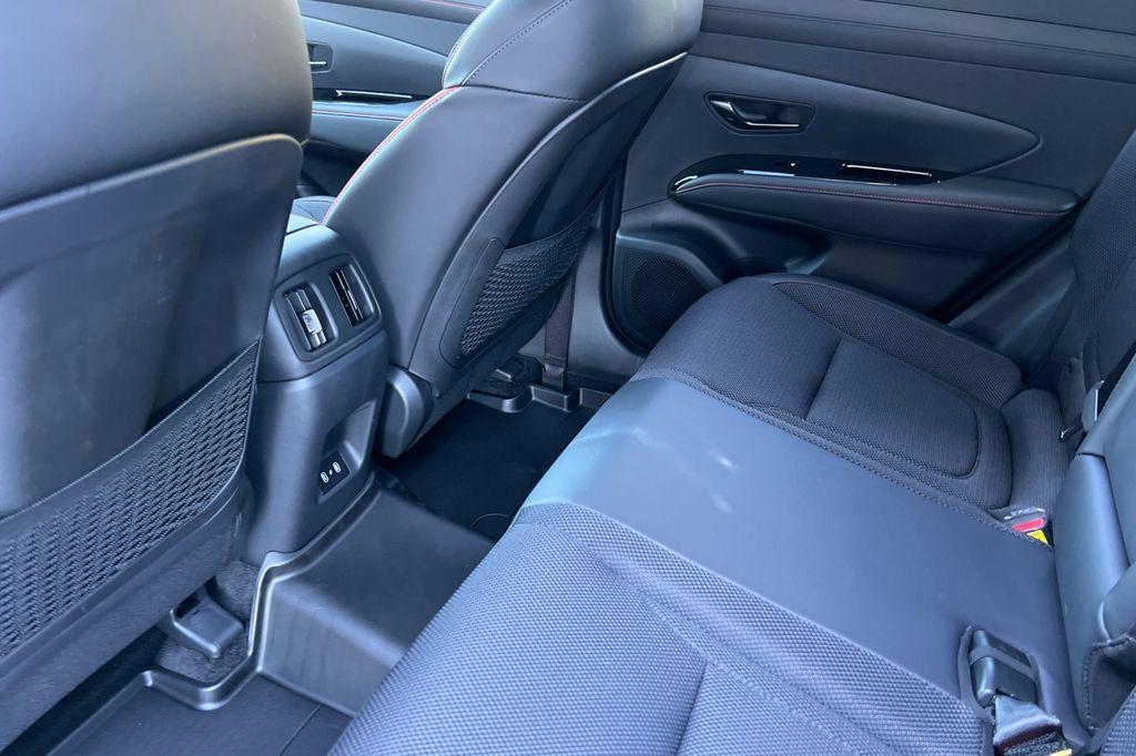 new 2025 Hyundai TUCSON Hybrid car, priced at $39,110