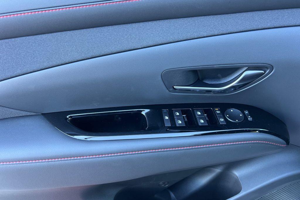 new 2025 Hyundai TUCSON Hybrid car, priced at $39,110