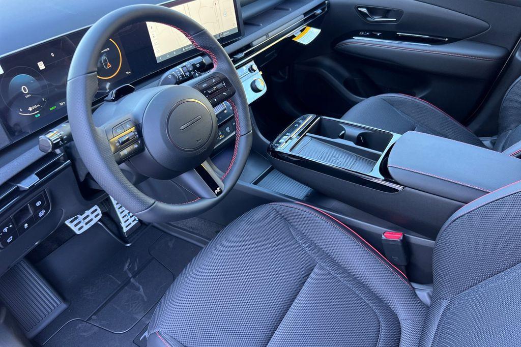 new 2025 Hyundai TUCSON Hybrid car, priced at $39,110