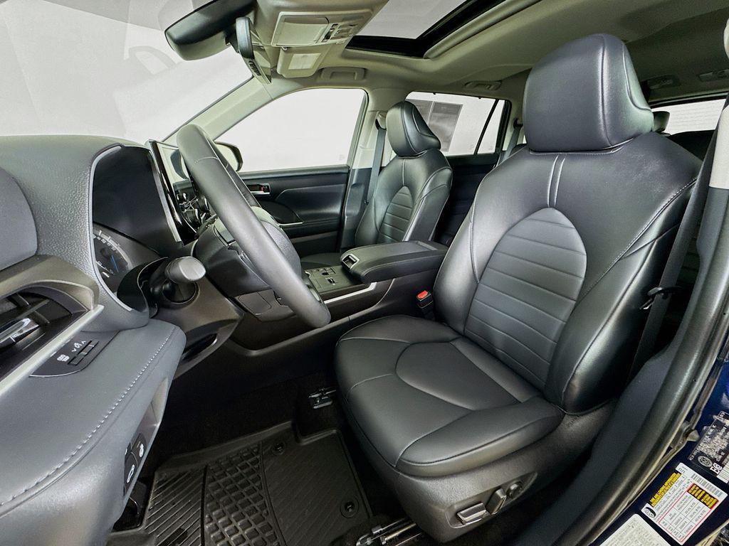 used 2024 Toyota Highlander Hybrid car, priced at $48,897