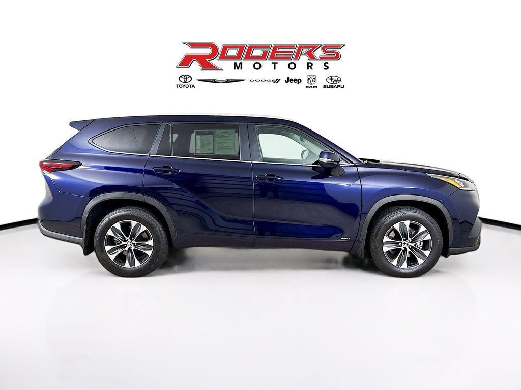 used 2024 Toyota Highlander Hybrid car, priced at $48,897