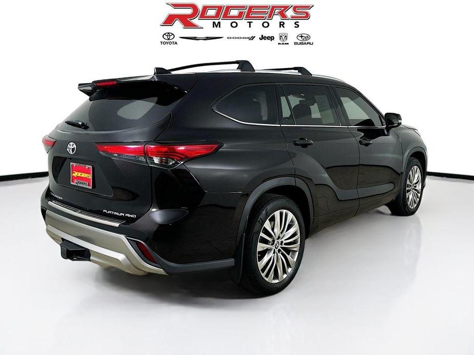 used 2022 Toyota Highlander car, priced at $44,499