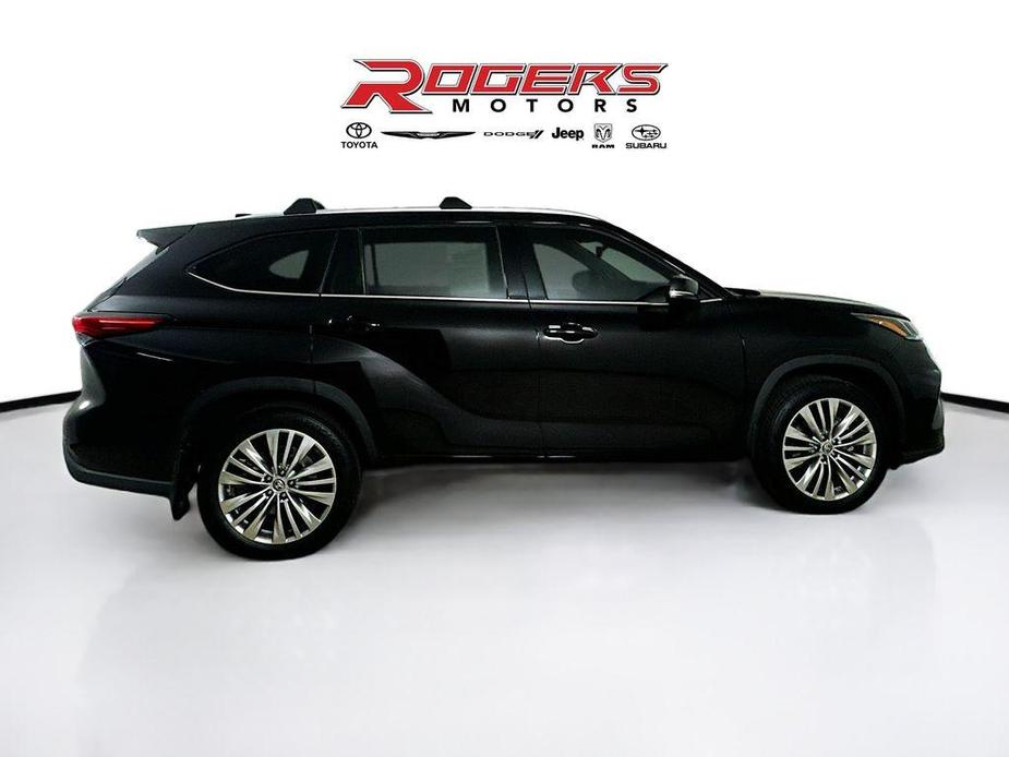 used 2022 Toyota Highlander car, priced at $44,499