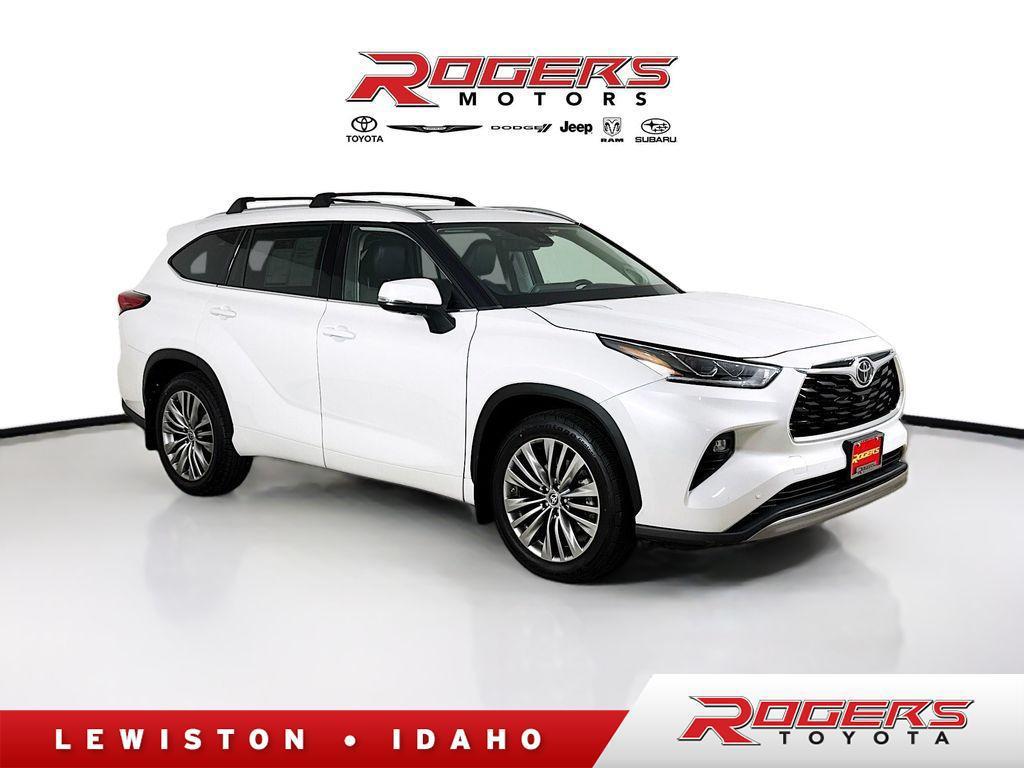 used 2022 Toyota Highlander car, priced at $43,500