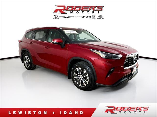 used 2022 Toyota Highlander car, priced at $39,499