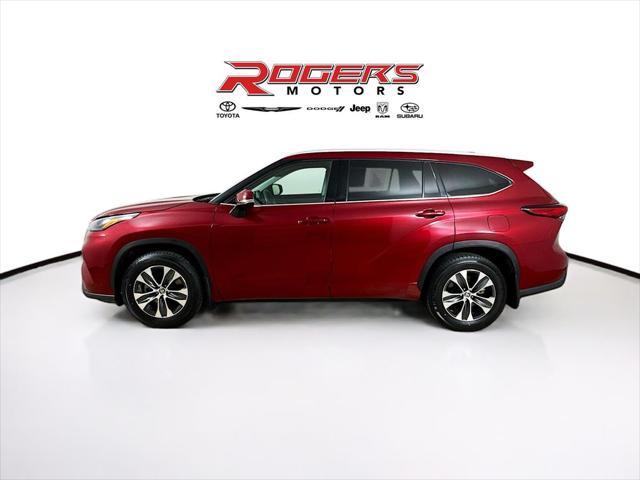 used 2022 Toyota Highlander car, priced at $39,499