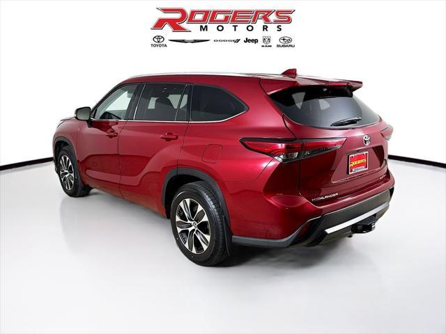used 2022 Toyota Highlander car, priced at $39,499
