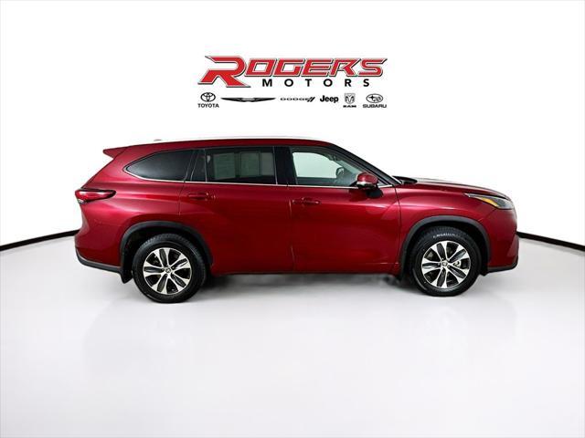 used 2022 Toyota Highlander car, priced at $39,499